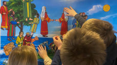 Flanellografen er fortsatt av og til i bruk på søndagsskolens samlinger. Foto: Kristina Hvarnes Andersen