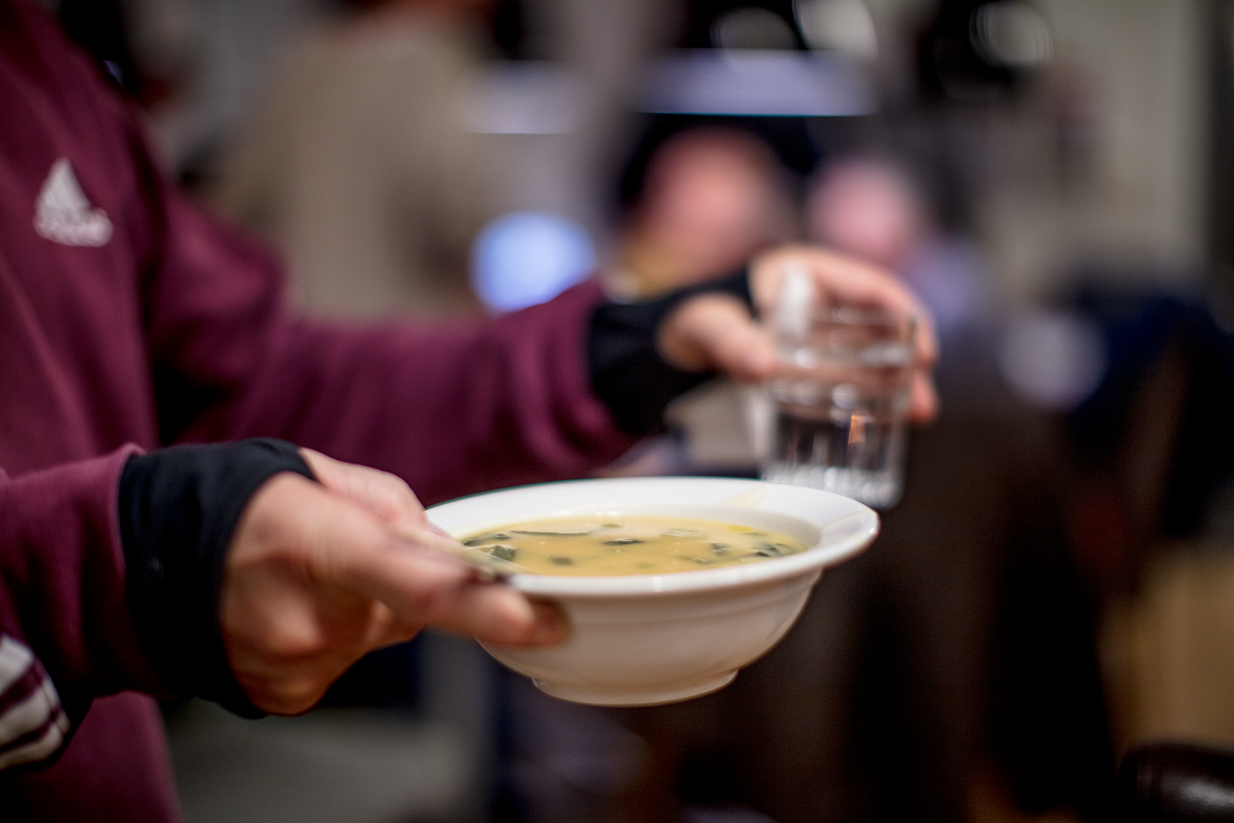 Én mandag i måneden er det middag og språkkafé på Kuf-huset i Larvik.Foto: Bo Mathisen