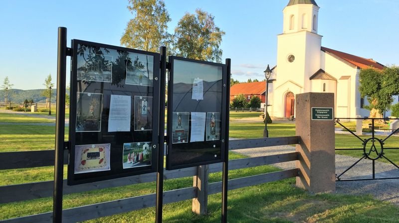 Ny oppslagstavle ved Sylling kirke