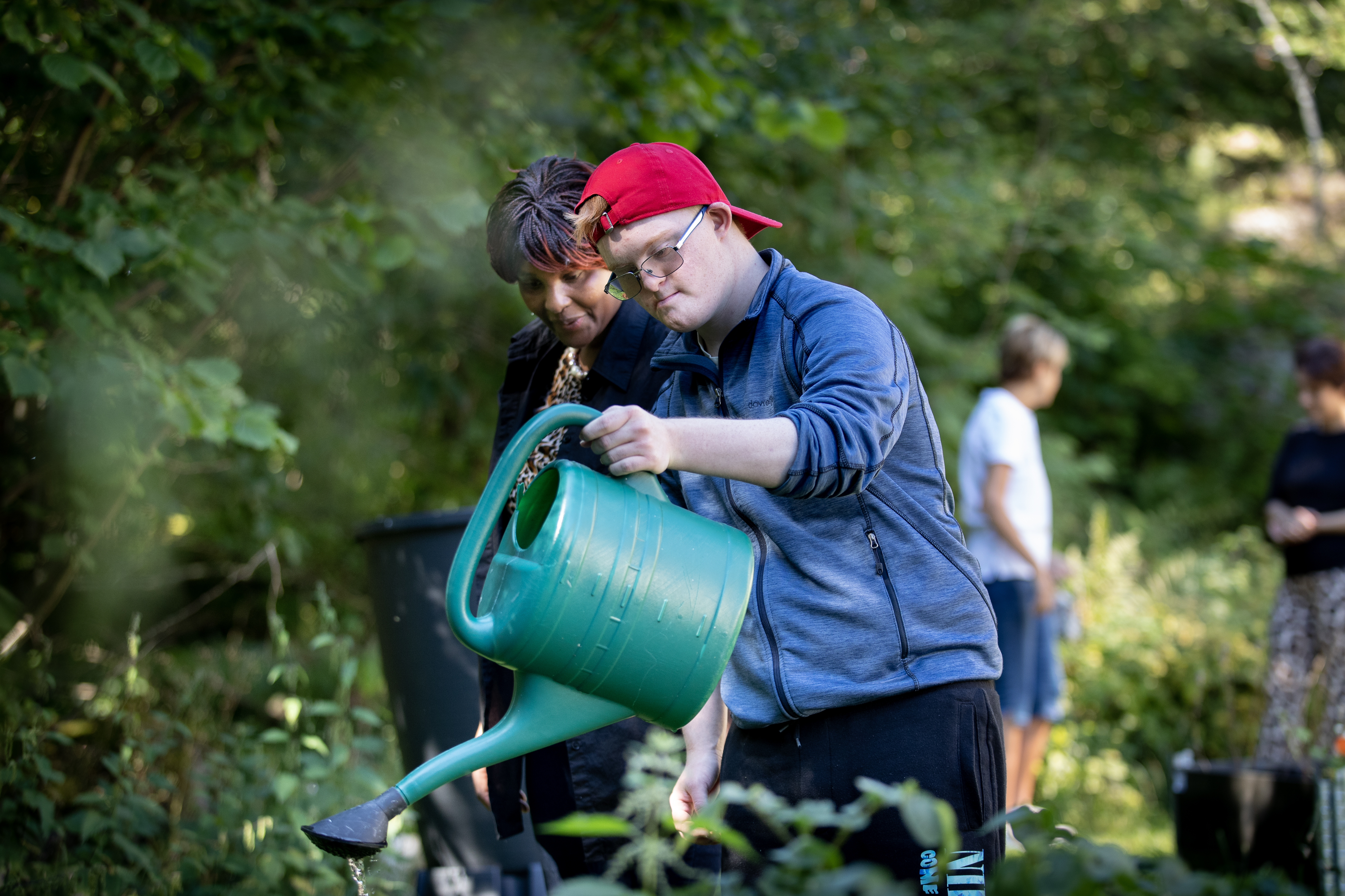 Vanning av grav. Foto: Bo Mathisen