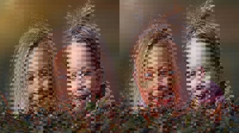 To barn med strålende smil. Foto: Lenka Fortelna fra Pixabay.