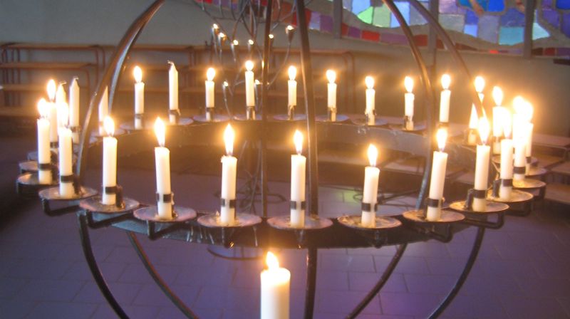 Velkommen til Minnegudstjeneste i Jeløy kirke lørdag 1. nov. kl. 16.00