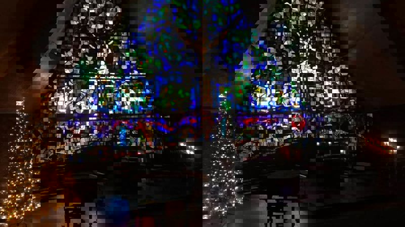 Velkommen til gudstjenester i Jeløy kirke i julehøytiden!