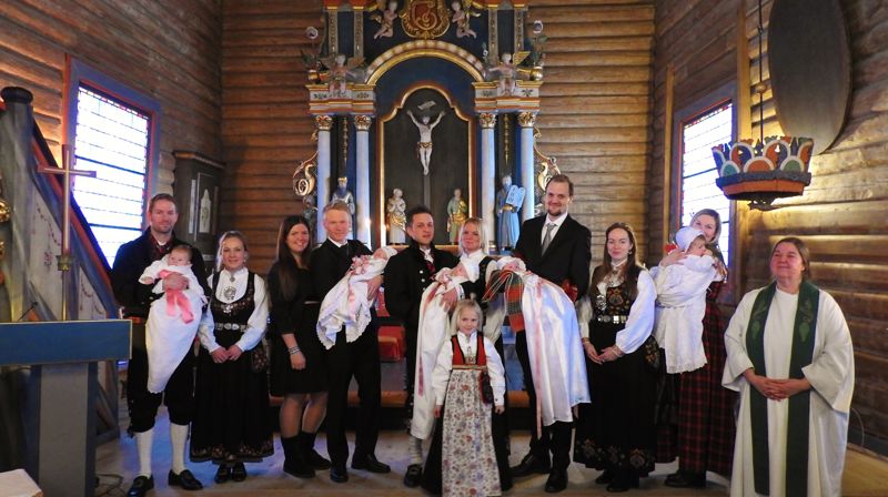 Det er lenge mellom hver gang det er så mange dåp samtidig så dette var ekstra spesielt!  Foto: Hans Enger