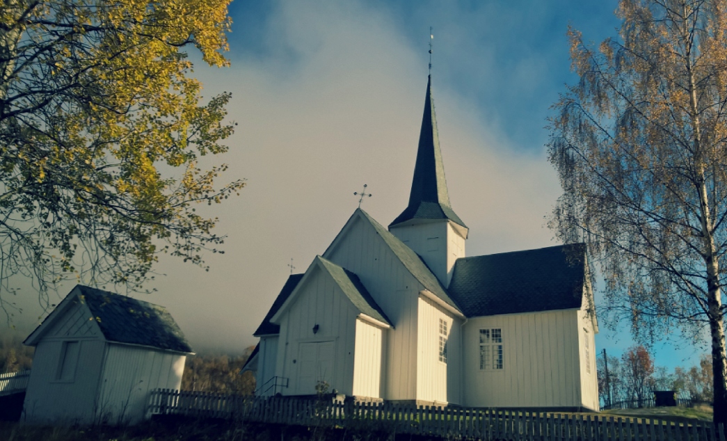 Strand kirke (Svenes sokn) logo