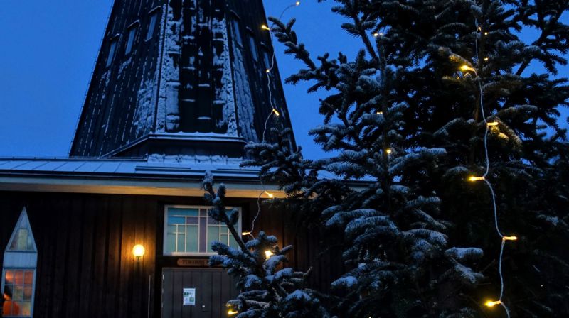 Juletre ved Tingnes kirke julen 2020