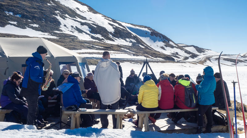 Friluftsgudstjeneste i Skarsvåg påsken 2019. Foto: Niels Westphal