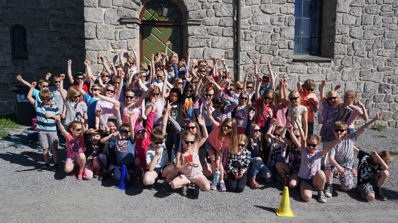 60 tårnagenter utenfor Kolbotn kirke 6. mai 2017.