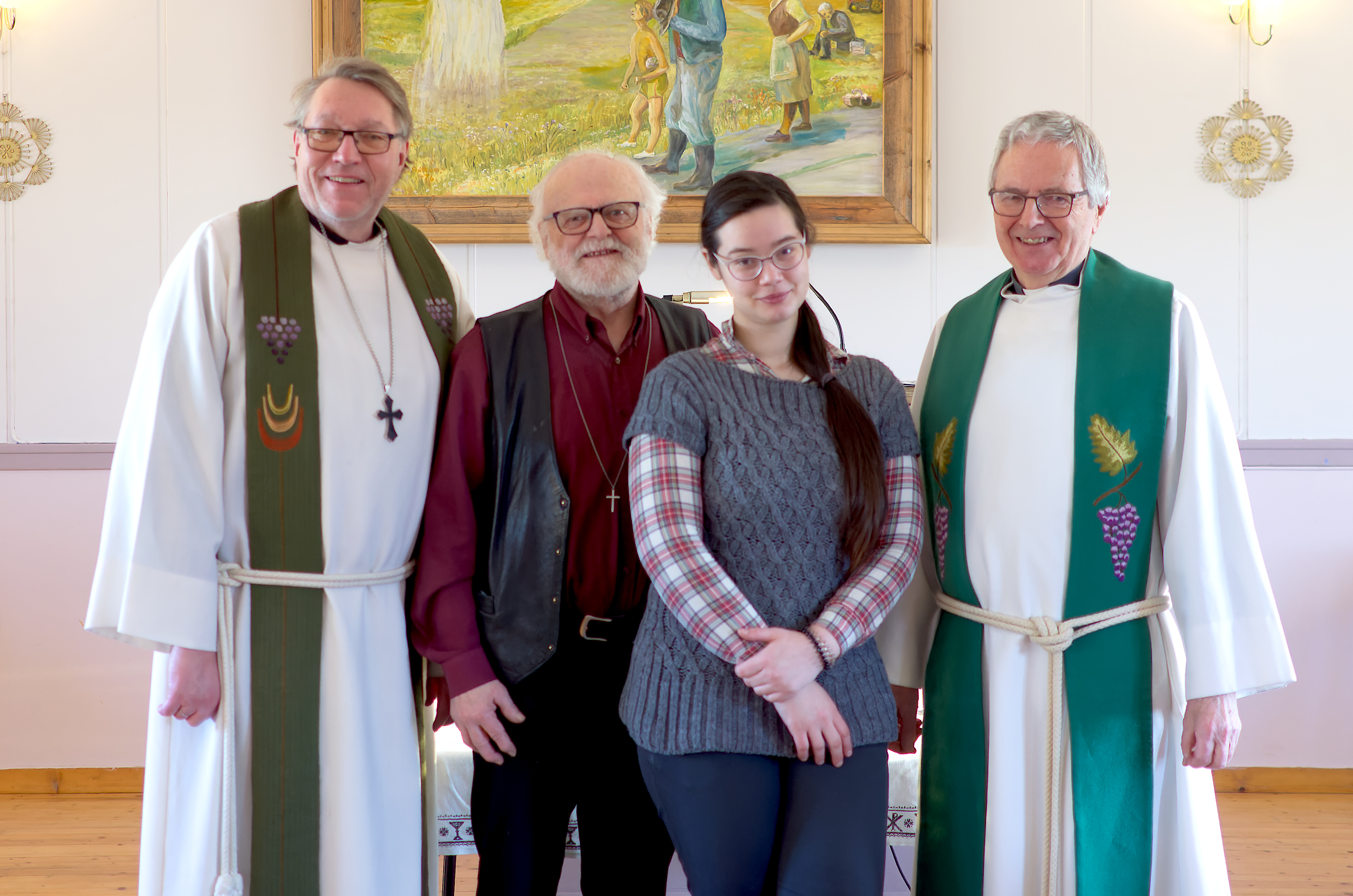 Fra venstre: Prost Dagfinn, leder i Agdenes menighetsråd Lars Birger, kantor Marija og sokneprest Birger.