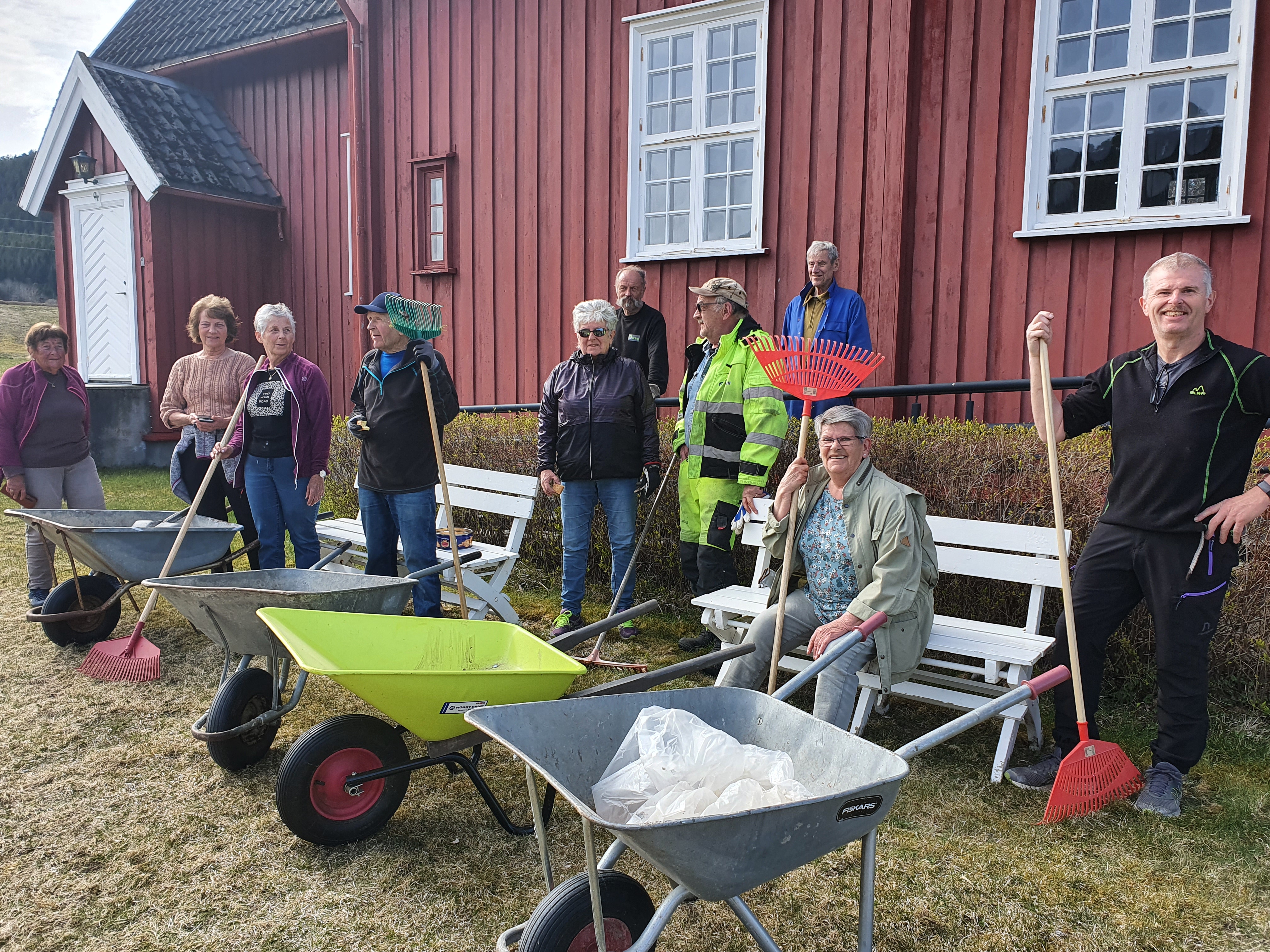 Dugnad rundt Ingdal kirke 