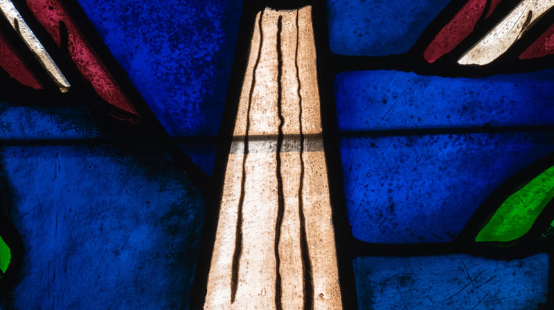 Detalj frå glasmåleria av Bernhard Greve i Os kyrkje. Foto: Torhild Amland Hope