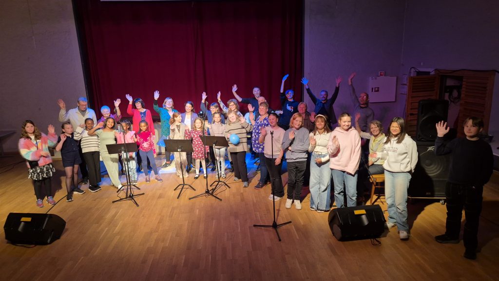 Alle aktørene på et brett.