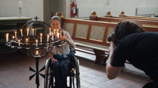 Handikapnytt fulgte Anna-Maja Helgesdotter Andersen for å sjekke tilgjengelighet i kirkene i Oslo. I Domkirken har de lysglobe tilpasset rullestolbrukere. Foto F.F.Thorp