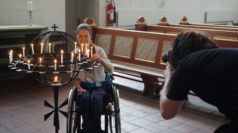 Handikapnytt fulgte Anna-Maja Helgesdotter Andersen for å sjekke tilgjengelighet i kirkene i Oslo. I Domkirken har de lysglobe tilpasset rullestolbrukere. Foto F.F.Thorp