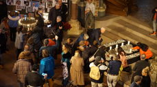 Lystenning for ofrene i Iran under en solidaritetsmarkering i Trefoldighetskirken menneskerettighetssøndagen.