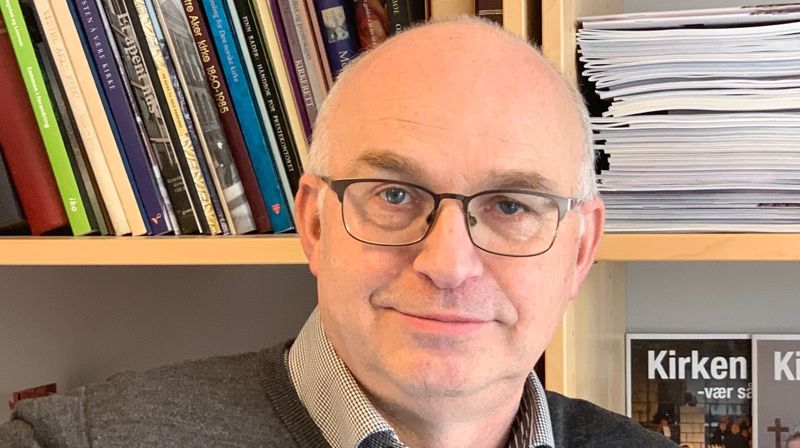 Økonomisjef Andreas Seierstad er fornøyd med at menighetene er flinke til å spare på strømmen.