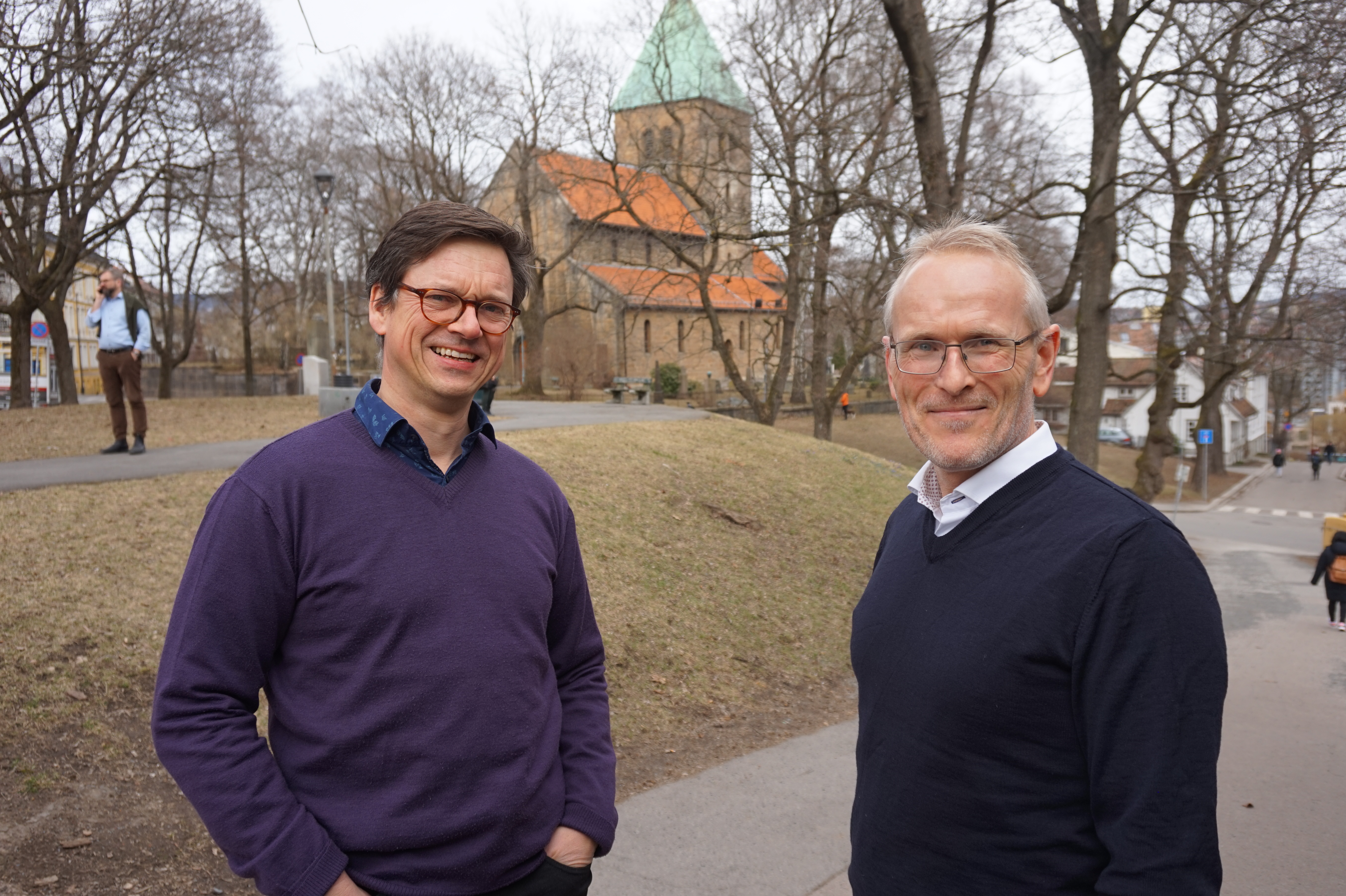 Leder av fellesrådet, Dag-Eirik Lannem, og kirkeverge, Kjetil Haga, ber kommunen stille opp med midler for å dekke de ekstremt høye strømkostnadene.