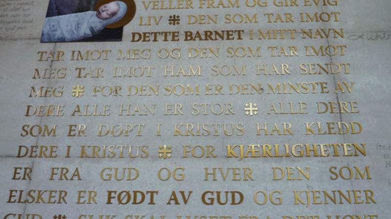 Barnet over inngangen