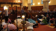 90 barn og unge rigger seg til for Potter-påske i Fagerborg kirke.