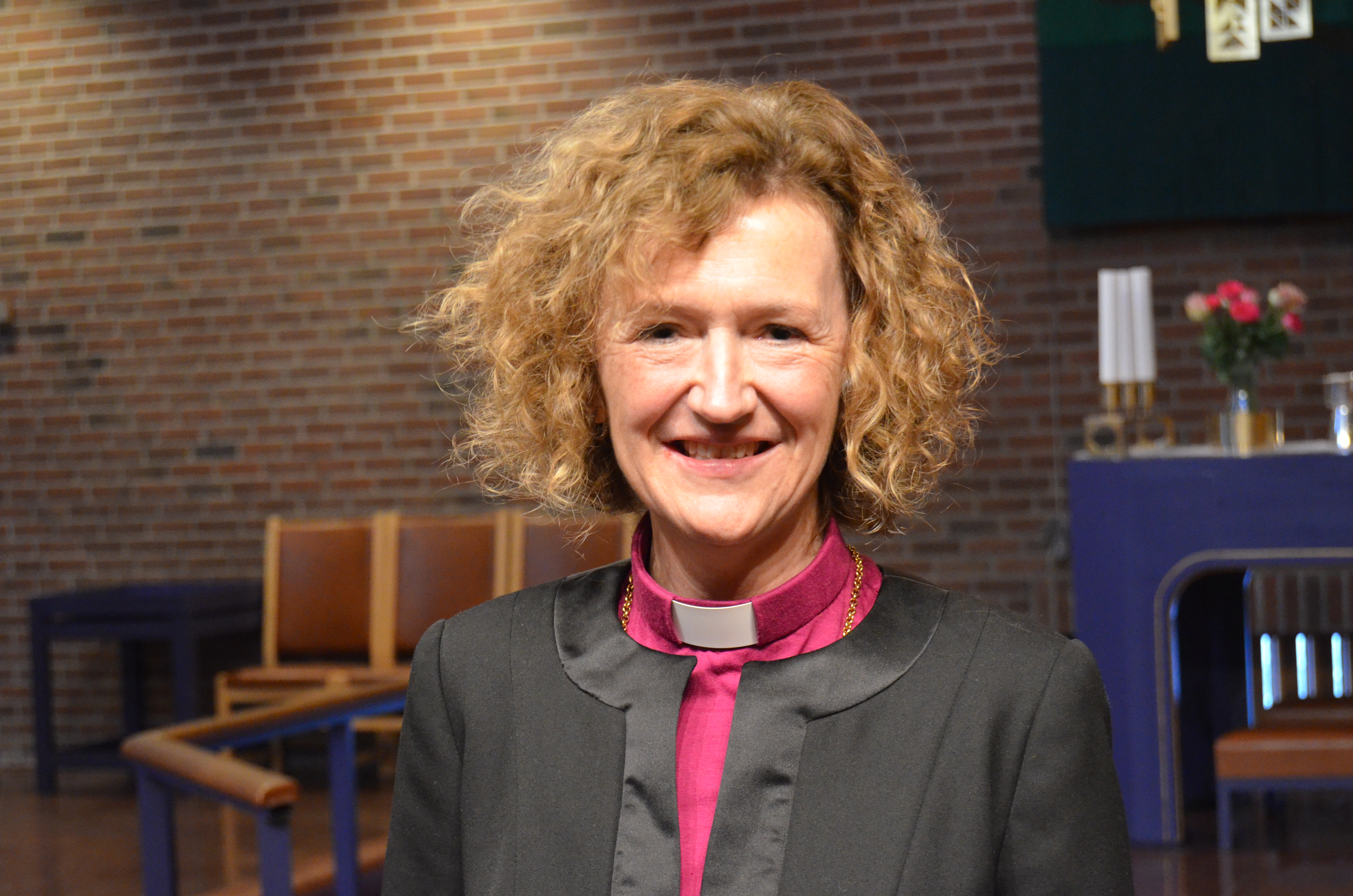 Biskop Kari blir stolt av det hun ser i menighetene