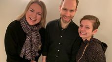 Den nye kapellanen blir ønsket velkommen av sogneprest og leder i menighetsrådet.