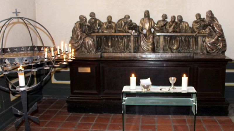 Middagsbønn og midagsmesse kl. 12.00