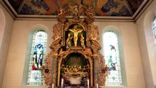 Nederst: Nattverden. Midten: Jesu på korset. Øverst: Den seirende Kristus.
