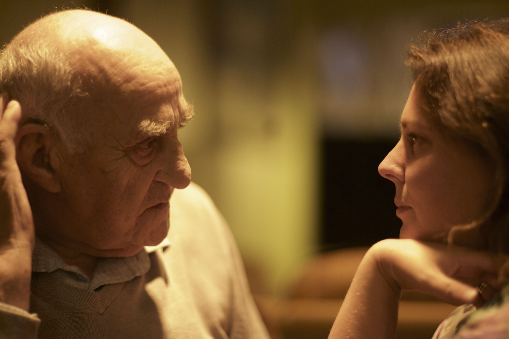 «Snåsamannen» Joralf Gjerstad og filmskaperen Margreth Olin. Foto: Øystein Mamen