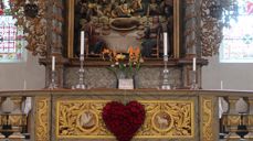 Alteret under høymessen i Oslo domkirke der syv år etter terrorangrepene 22. juli 2011 ble markert. (Foto: Jonas Lind Aase)