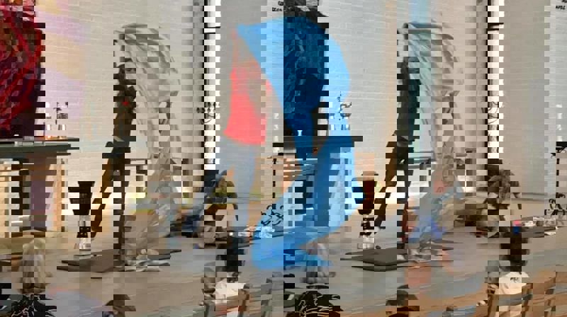 Fra tidligere babysang-samling inne i Haugerud kirke. Smittevernet gjør at det i stedet må foregå utendørs nå en stund fremover.