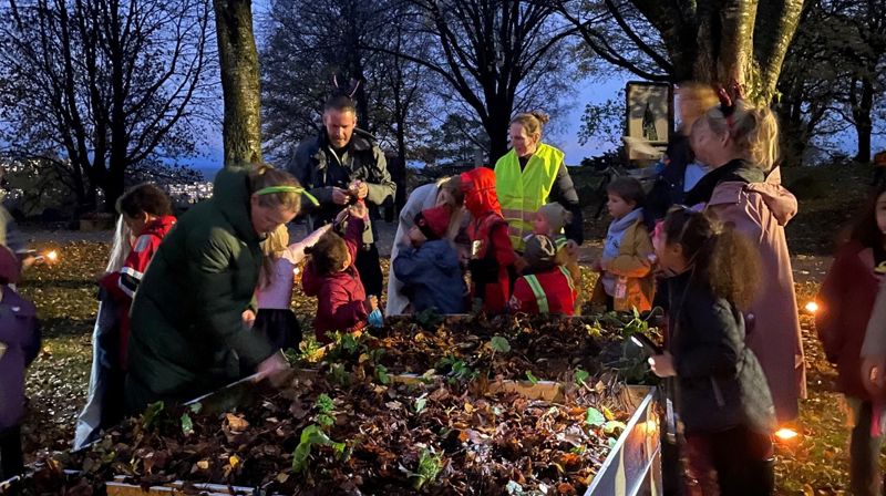 Fullt hus på Halloweenfest for store og små!