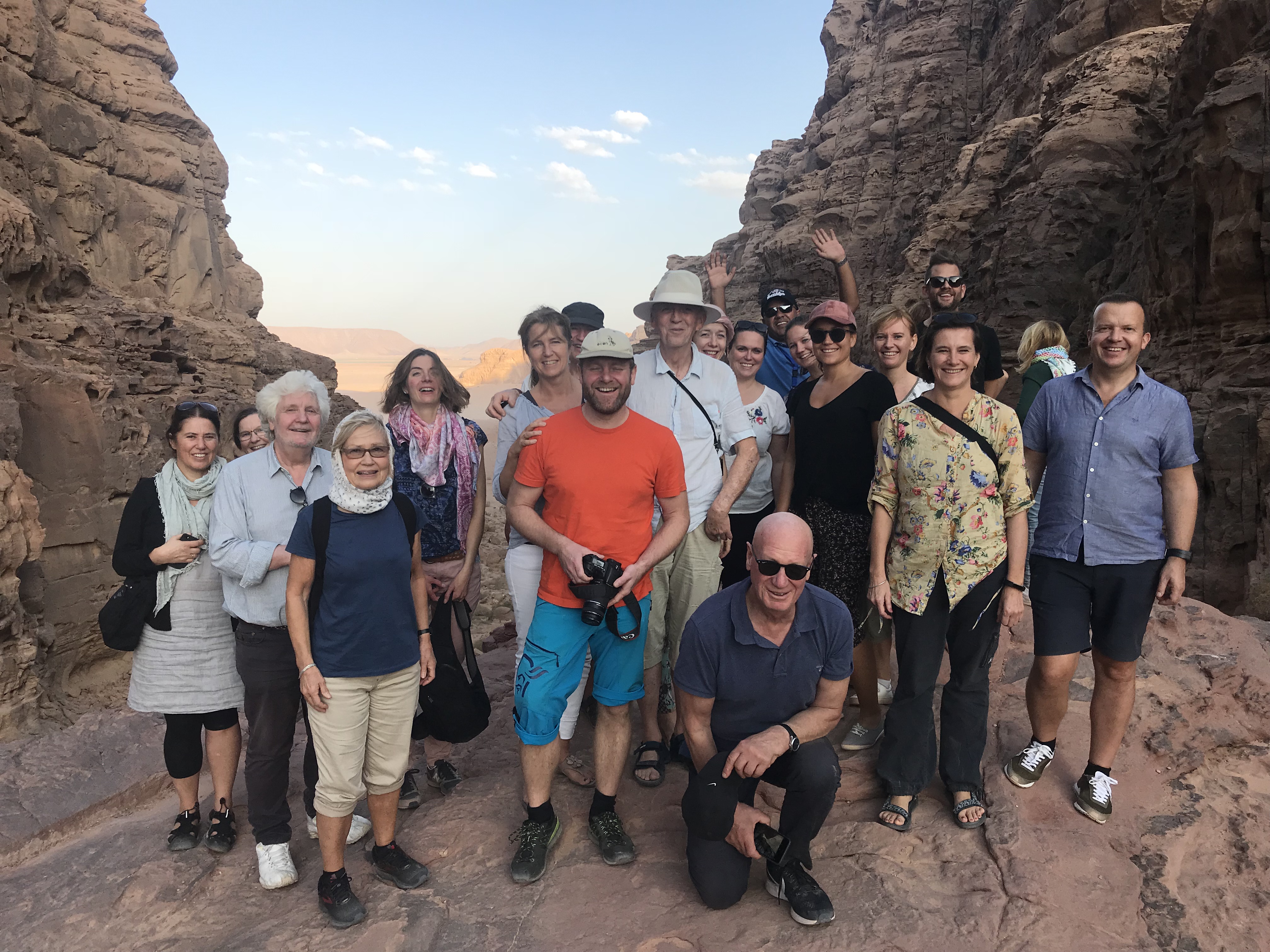 Bakkevig (fremst, med solbriller), her på reise med prester fra prostiet på studietur til Jordan sist høst. FOTO: SIGMUND AKSELSEN