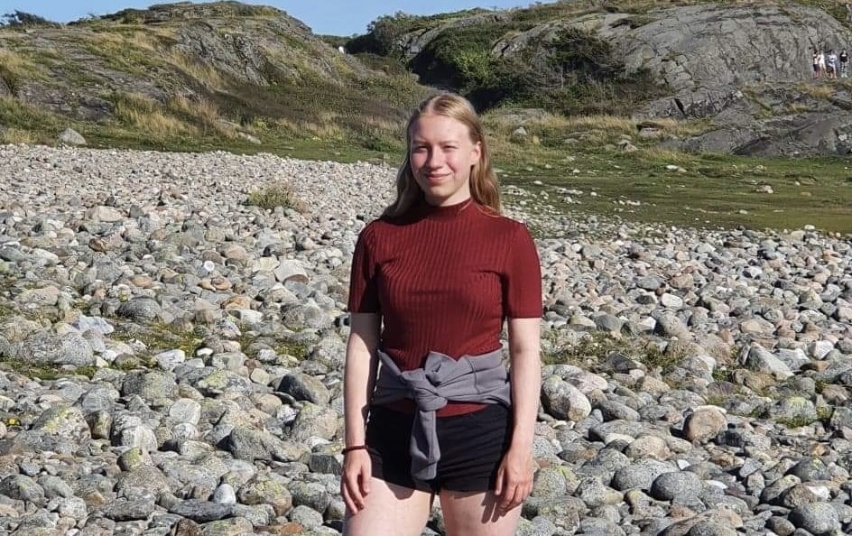 Bilde av Mia, helt uten gjesp!