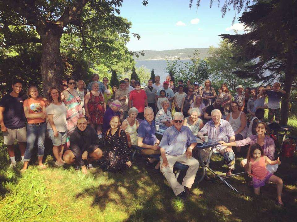 Her er vi samlet fra fjorårets Filtvet-tur. Både speiderne og jentekoret var med. Foto: Ida Gilbert