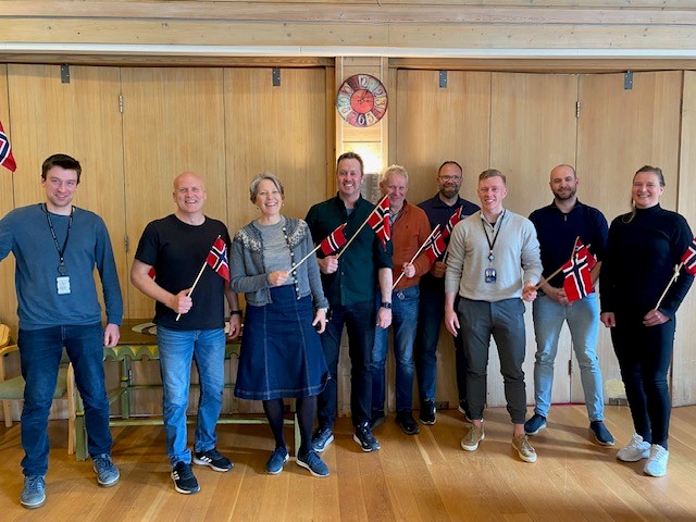 Frå oppstartsmøte for rehabilitering av Fjell kyrkje. Frå venstre: Oddmund Vingdal (Multiconsult), Tore Heggernes (ØKF), Annlaug Børve (ØKF), Arne Magne Fjell (Øygarden kommune), Jon Ivar Friborg (Øygarden kommune), Helge Kleemann (Akasia), Andreas Kvinge Hindenes (Sweco), Sondre Haugseng Jakobsen (Akasia), Åse Lyslo Døssland (Multiconsult)