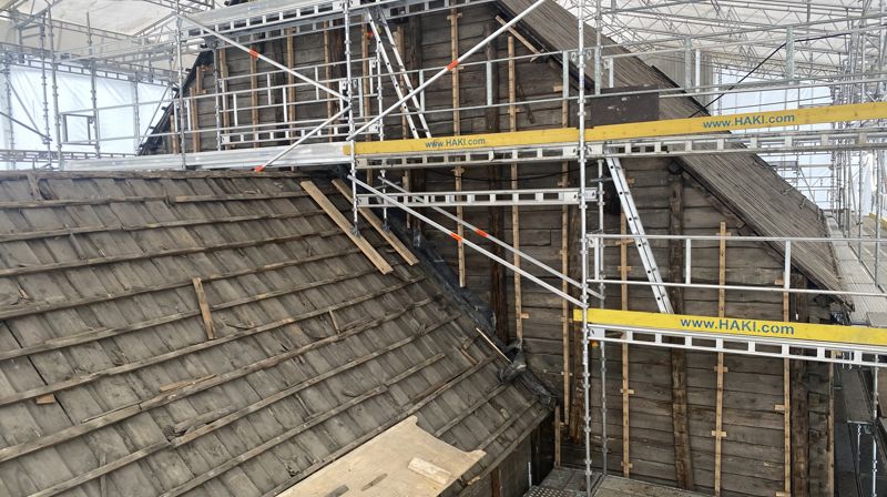 Tak over koret og endevegg på skipet.