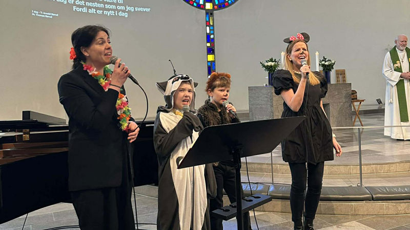 Fargerik familiegudsteneste