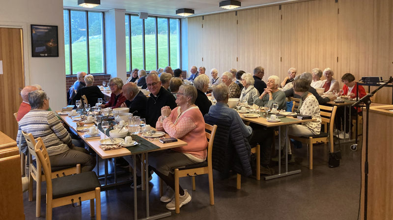 Triveleg føremiddagstreff ein haustdag i oktober