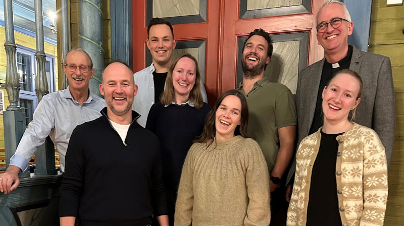 Medlemmer bak frå venstre: soknerådsleiar og vararepresentant i fellesrådet Erling Vik, Martin Jonas Hellesund Nakken, nestleiar Aina Elisabeth Hellesund (f. 1988), Steinar Konrad Blom, og sokneprest Espen Tveten. Framme frå venstre: representant i fellesrådet Gisle Kårbø Rong, Therese Dale Gerhardsen og varamedlem Elise Irene Karlsen