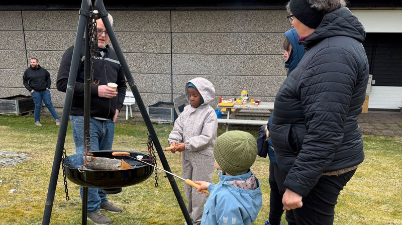 Grilling og sporløp i kyrkjehagen