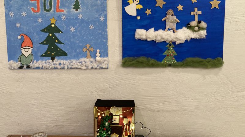God jul! Ei juleutstilling frå konfirmantane i Sund.