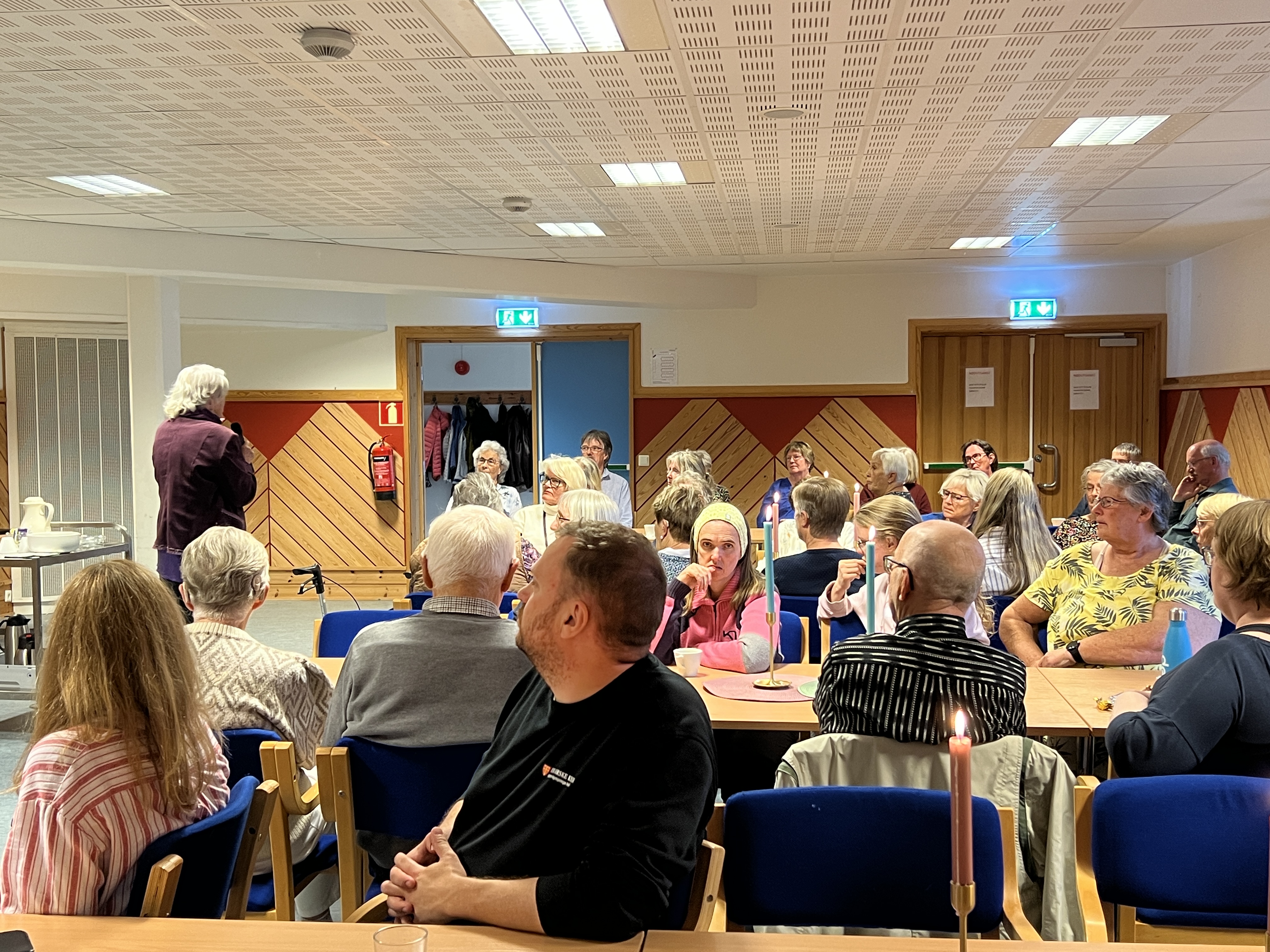 Haustsamling i kyrkjekjellaren