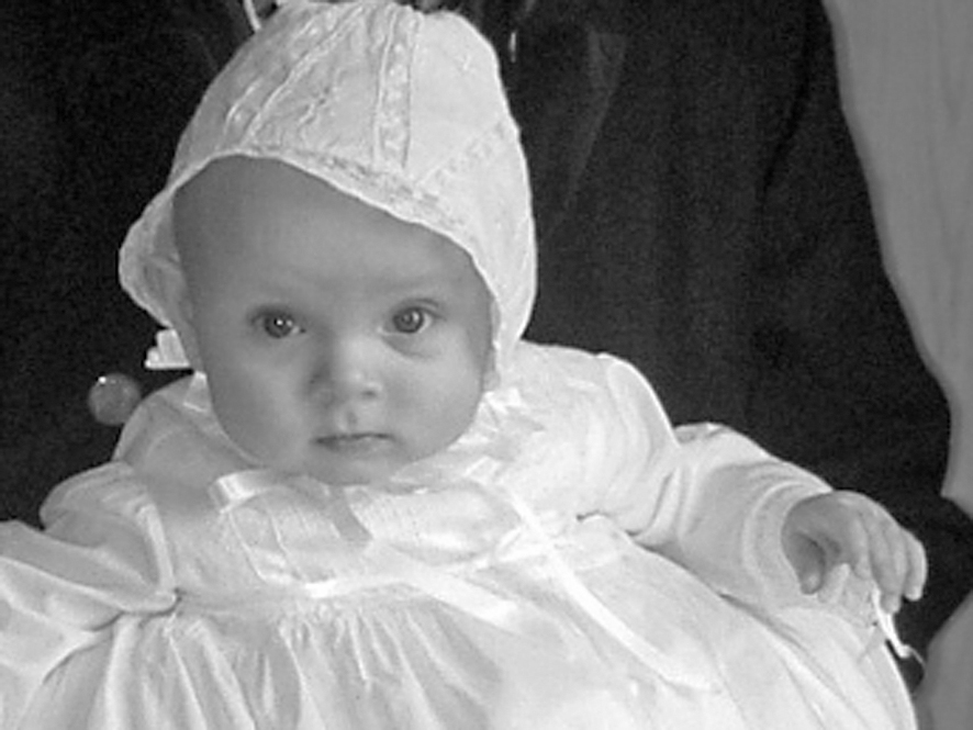 Med dåpslua på snei - Foto: Saskia Aleida Van Veen