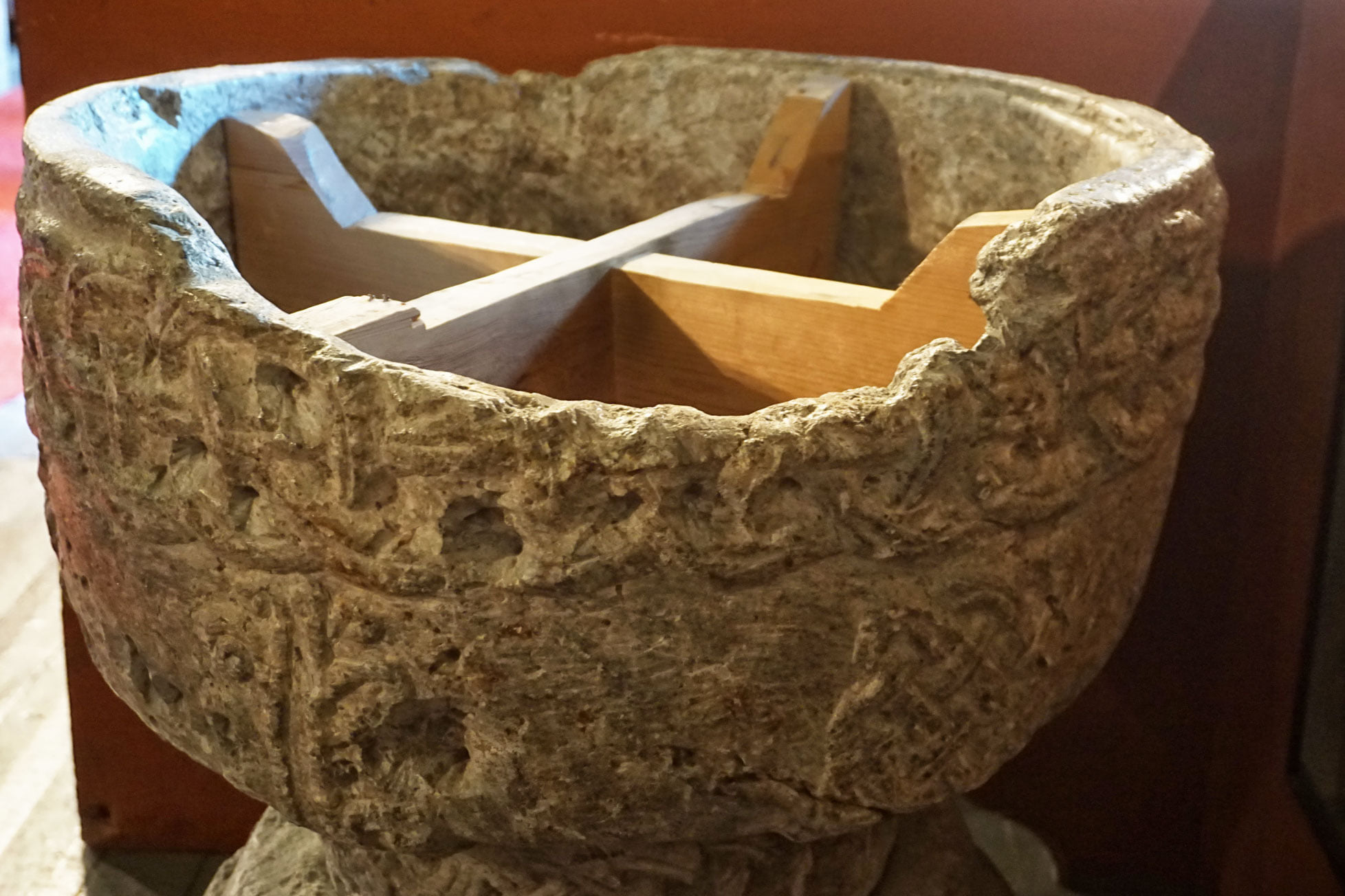 Døypefont Hegge kyrkje. Foto Saskia Aleida Van Veen. 