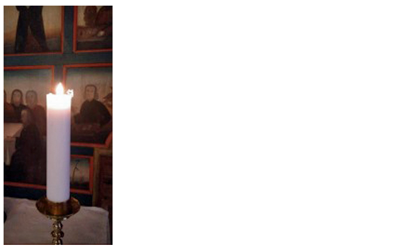 Lys på alteret i Volbu kyrkje foto:Eli Vatn