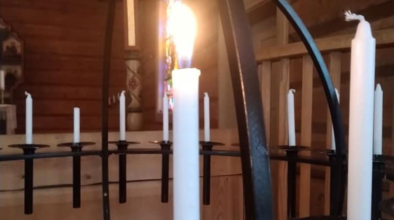 Lysglobe i Volbu kyrkje foto: Eli Vatn