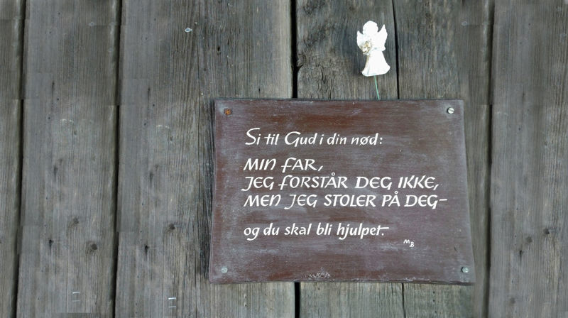 Motiv frå portal i Volbu kyrkje. Foto: Eli Vatn