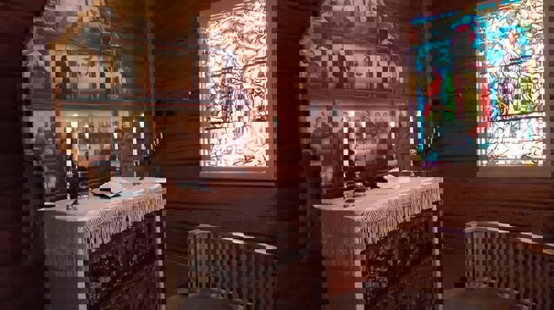 Alteret i Volbu kyrkje foto: Eli Vatn