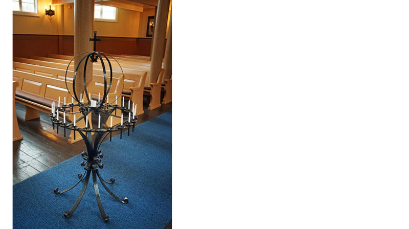 Lysglobe i Rogne kyrkje. Foto: Saskia Aleida Van Veen