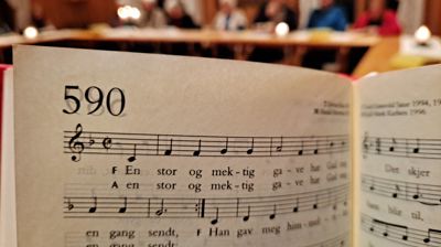 Salmekveld i Rogne kyrkjestogo foto Eli Vatn